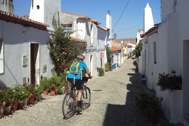 How to Choose a European Bicycle tour: Guided or self-guided?